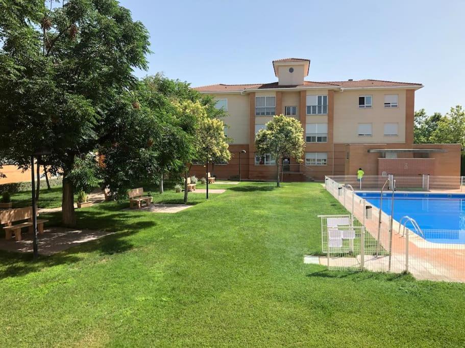 Vut El Parque -Con Piscina En Verano - Aparcamiento En Calle Y Parking Gratis En El Centro Сьюдад-Реаль Екстер'єр фото