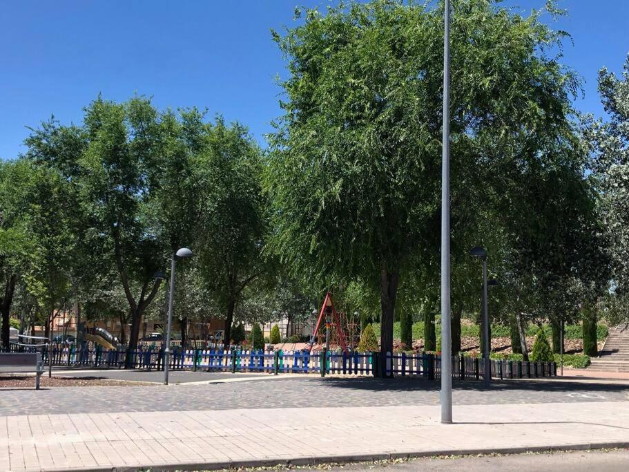 Vut El Parque -Con Piscina En Verano - Aparcamiento En Calle Y Parking Gratis En El Centro Сьюдад-Реаль Екстер'єр фото