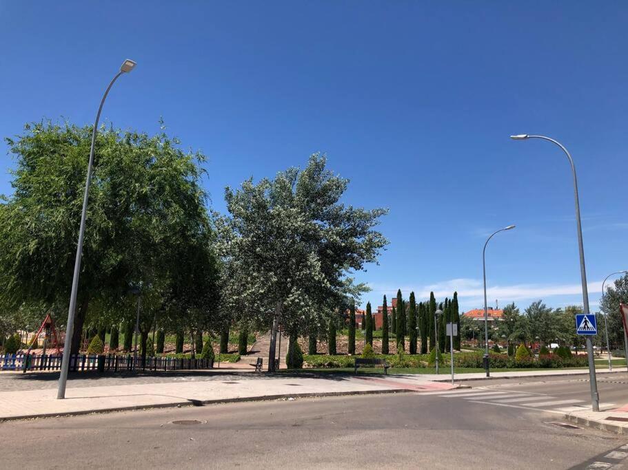 Vut El Parque -Con Piscina En Verano - Aparcamiento En Calle Y Parking Gratis En El Centro Сьюдад-Реаль Екстер'єр фото