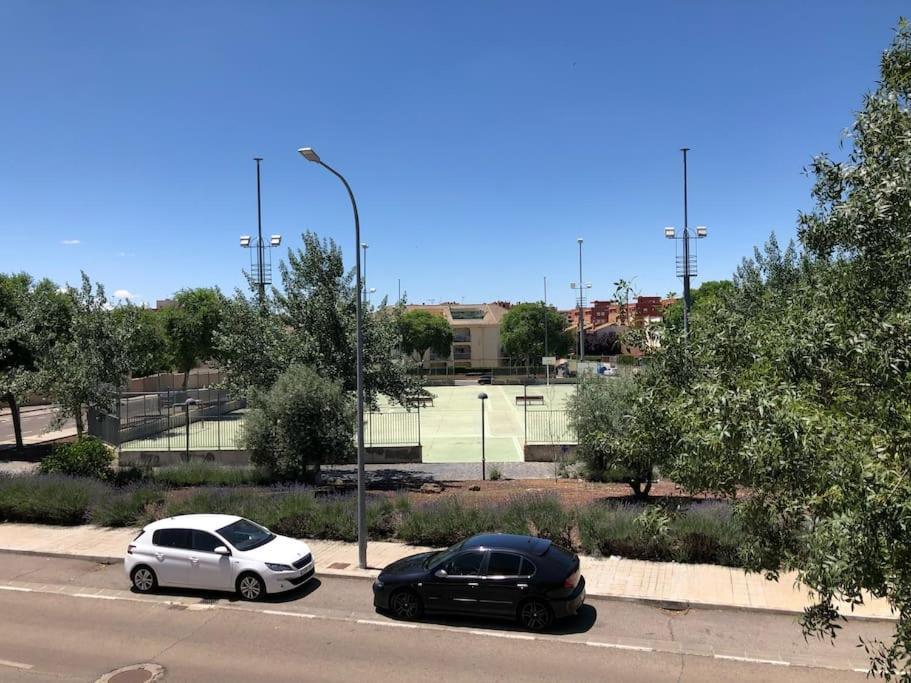 Vut El Parque -Con Piscina En Verano - Aparcamiento En Calle Y Parking Gratis En El Centro Сьюдад-Реаль Екстер'єр фото